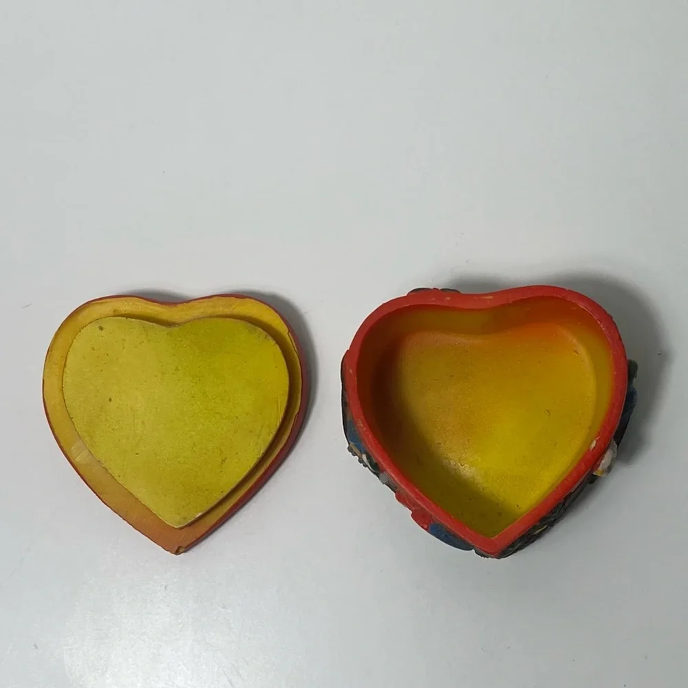 República Dominicana 3D Handmade Heart Shaped Macaw Colorful Trinket Box W/ Lid